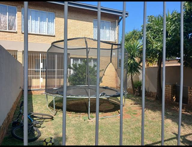 2 BEDROOM APARTMENT FOR SALE IN ANNADALE